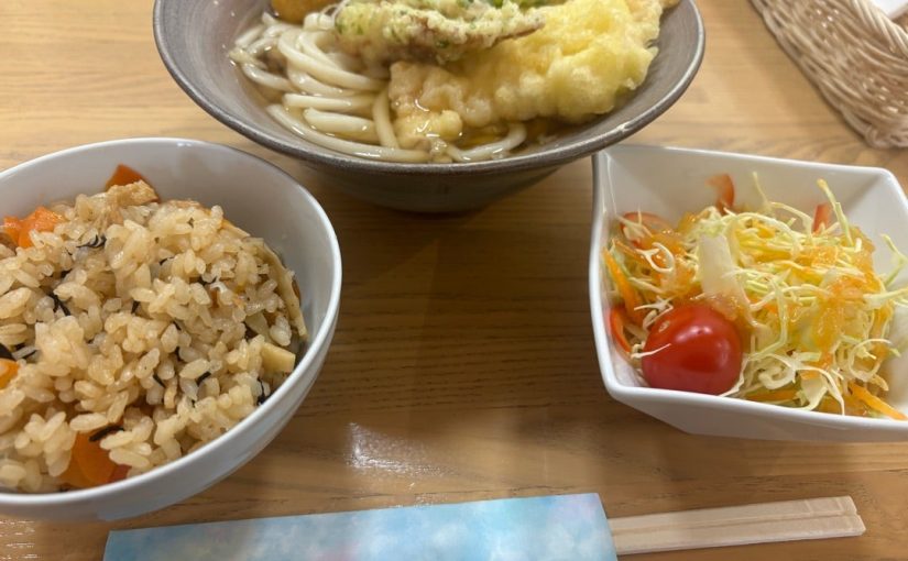 (大野市ランチ)週替わり鶏天うどん・炊き込みご飯セット@ぶなの木・結とぴあ内