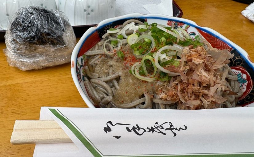 (大野市ランチ)身も心も温かいおろしそば・クルミ入りおむすびも@久ちゃん食堂・亀平となり